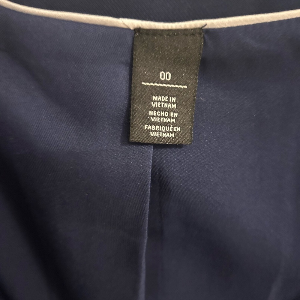 Women’s White House Black Market Cropped Blazer Jacket - Picture 3 of 3